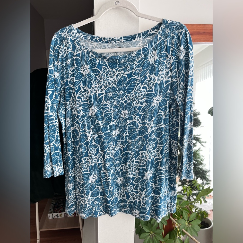 LOFT Blue and White Floral 3/4 sleeve shirt